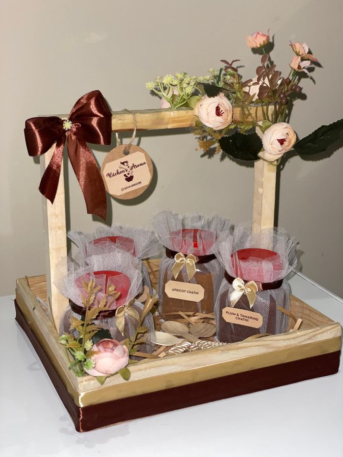 Chutney gift basket with flowers